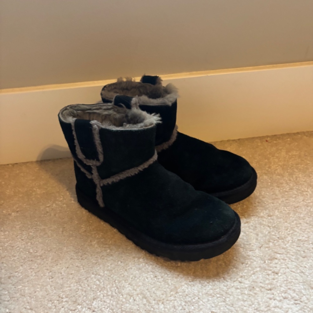 UGG Classic Mini Deco Boots Black Suede Shearling Women’s Size 5